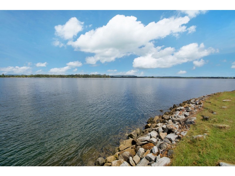 253 School Road, Palmers Island NSW 2463