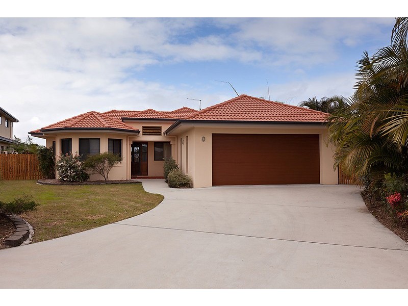 10 Edgewater Close, Yamba NSW 2464