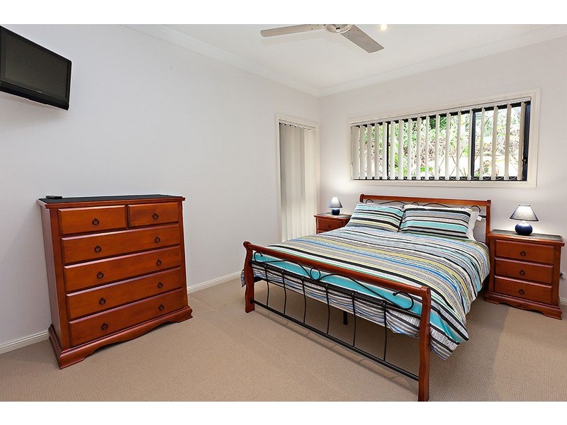 10 Edgewater Close, Yamba NSW 2464