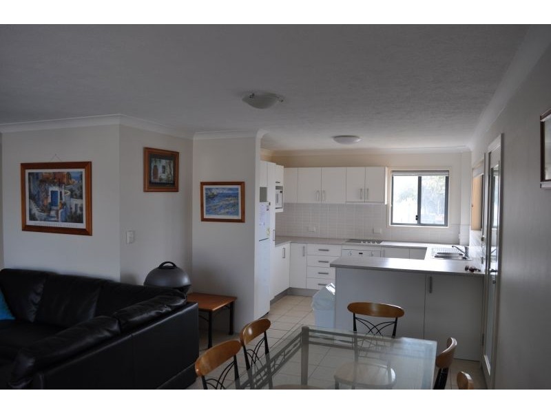 4/12  Pacific Parade, Yamba NSW 2464