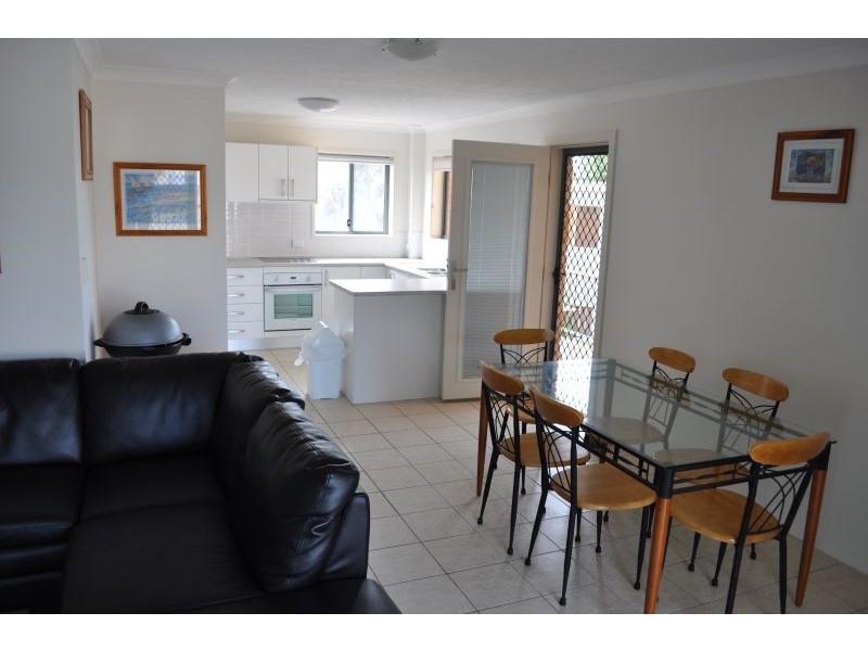 4/12  Pacific Parade, Yamba NSW 2464