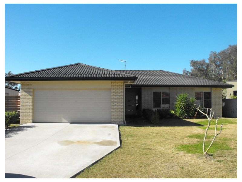 7 Tom Thumb Pl, Yamba NSW 2464