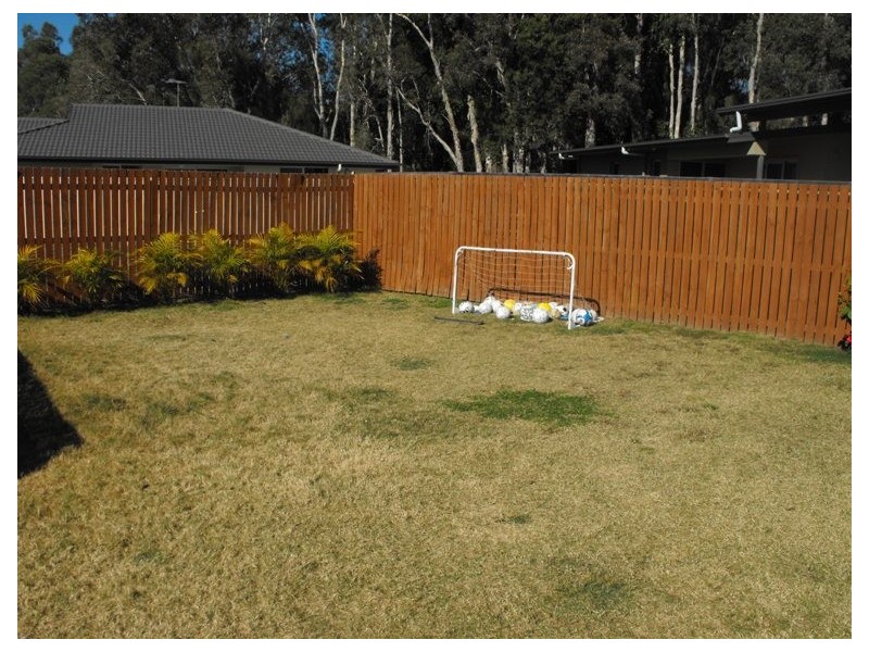 7 Tom Thumb Pl, Yamba NSW 2464