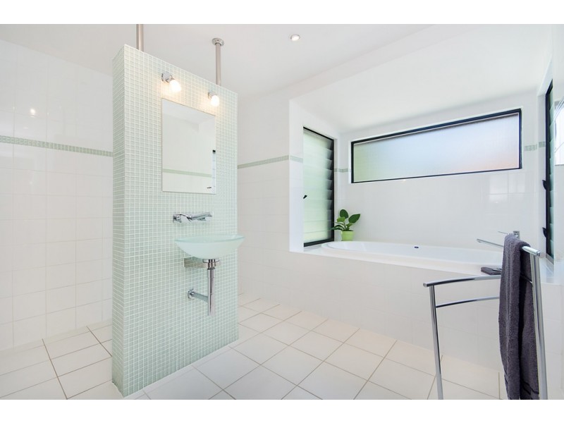 140 Lakes Boulevard, Wooloweyah NSW 2464