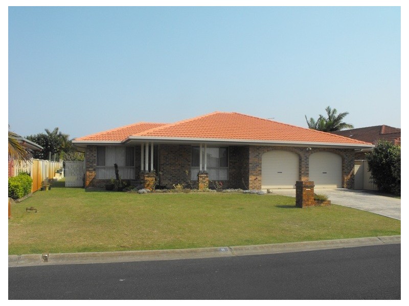 8 Kookaburra Ct, Yamba NSW 2464