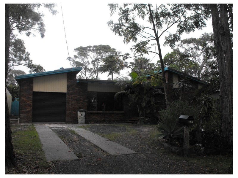 128 Lakes Blvd, Wooloweyah NSW 2464