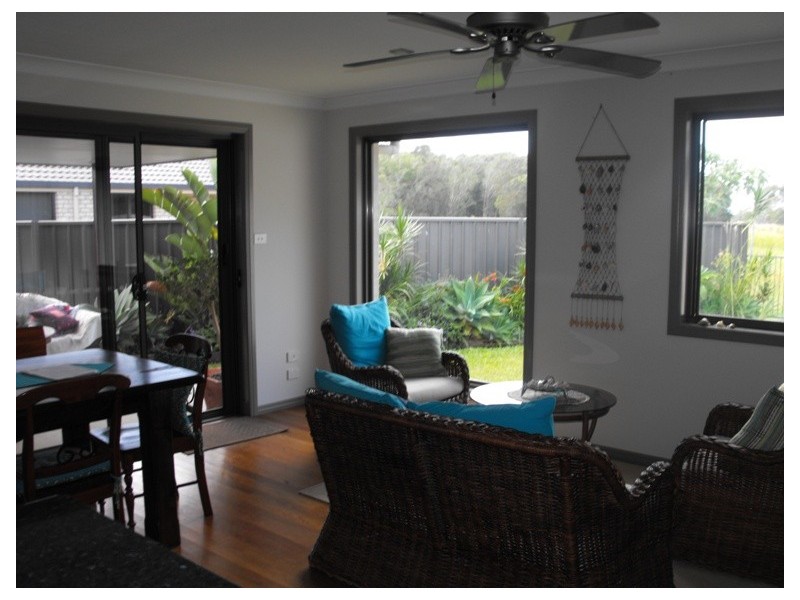 8 Buccaneers Ct, Yamba NSW 2464