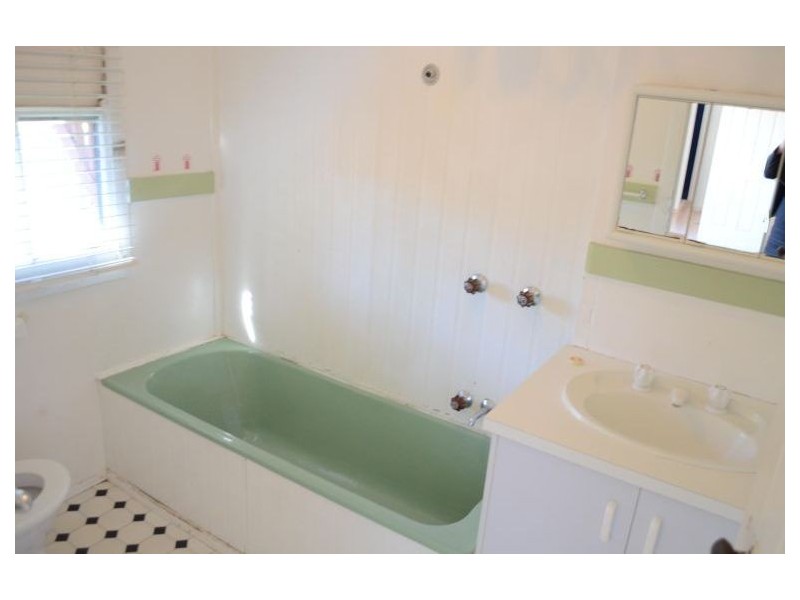 10 Gordon Street, Palmers Island NSW 2463