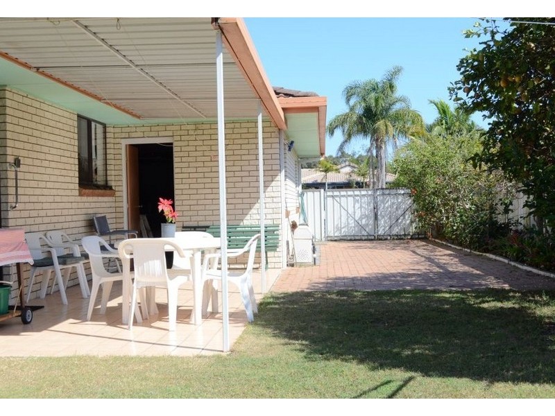 2 Palm Terrace, Yamba NSW 2464