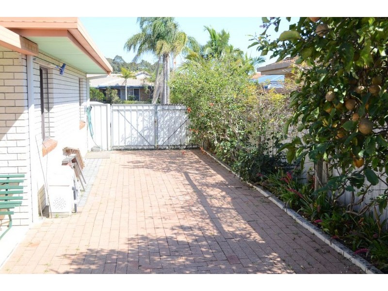 2 Palm Terrace, Yamba NSW 2464