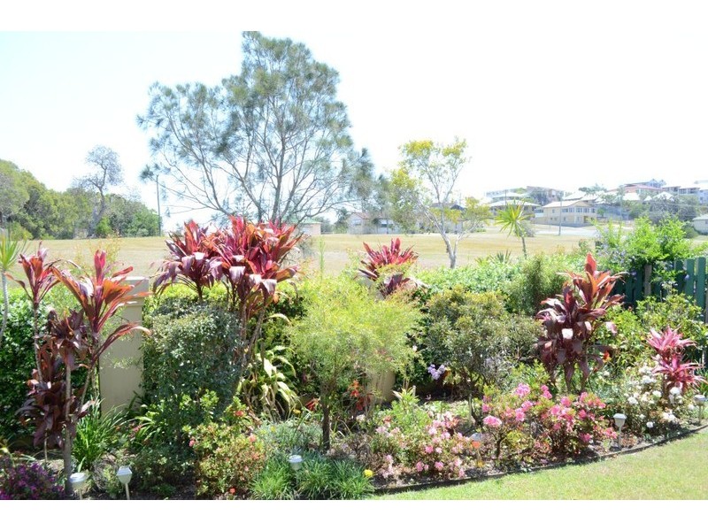 2/42 Beachside Way, Yamba NSW 2464