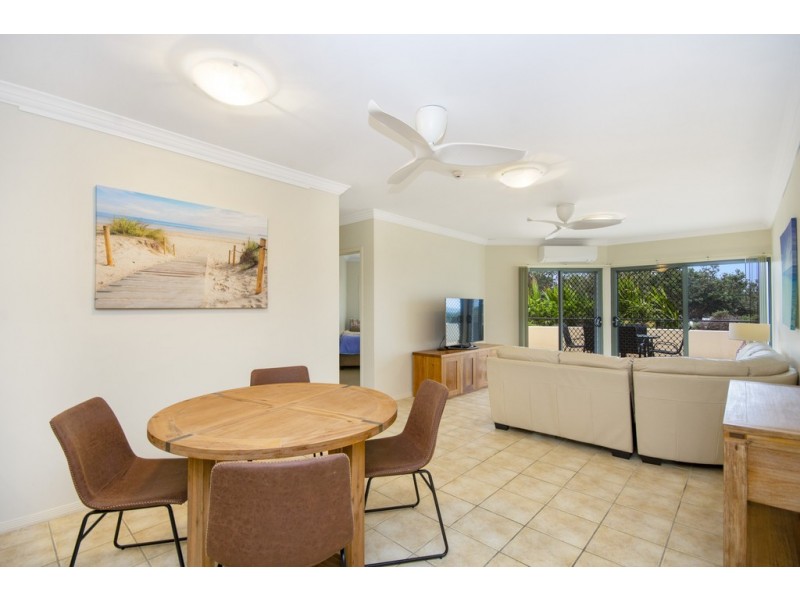 2/2 18-19 Pacific Parade, Yamba NSW 2464