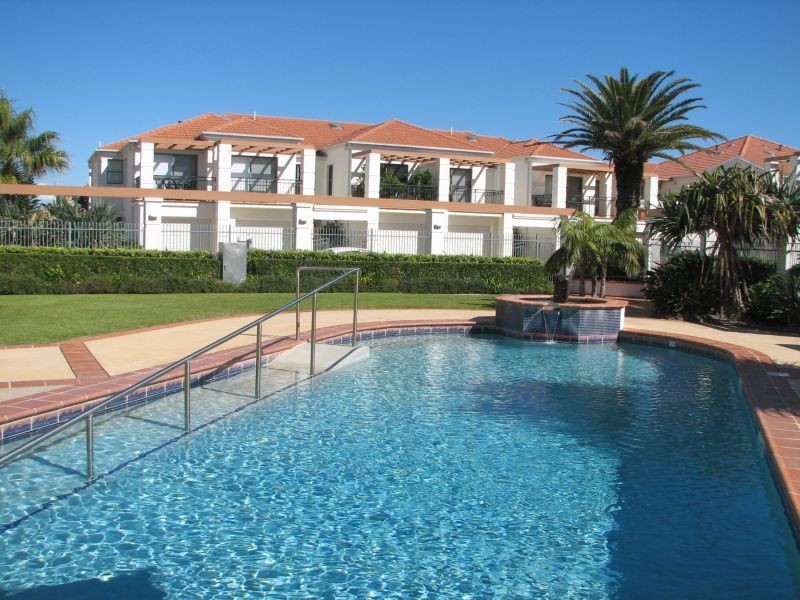 2/2 18-19 Pacific Parade, Yamba NSW 2464