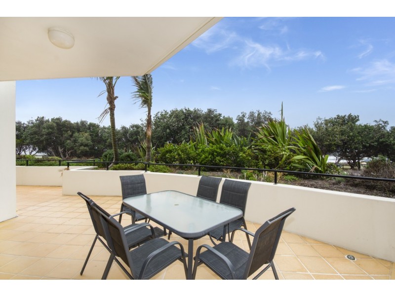 2/2 18-19 Pacific Parade, Yamba NSW 2464