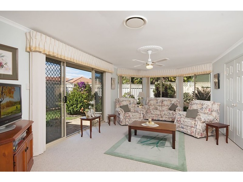 4 Edgewater Close, Yamba NSW 2464