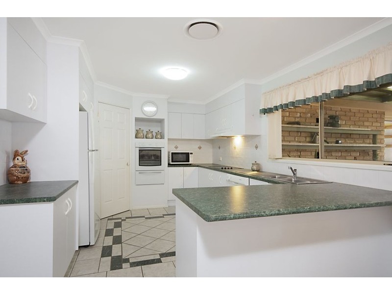 4 Edgewater Close, Yamba NSW 2464