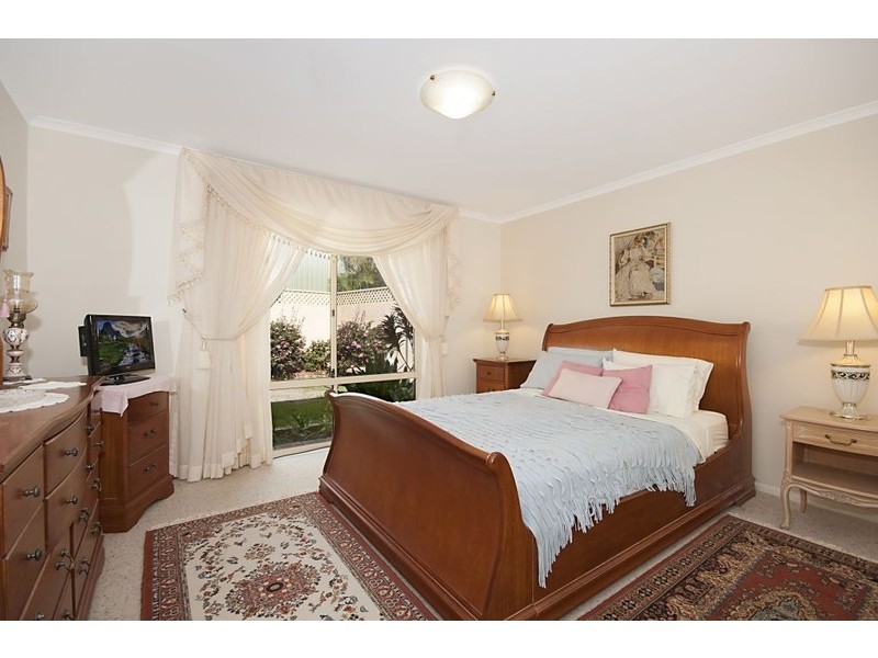 4 Edgewater Close, Yamba NSW 2464