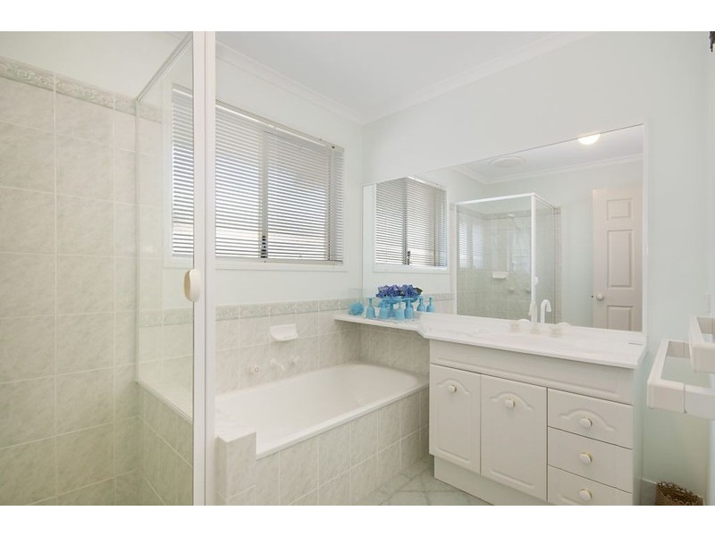4 Edgewater Close, Yamba NSW 2464