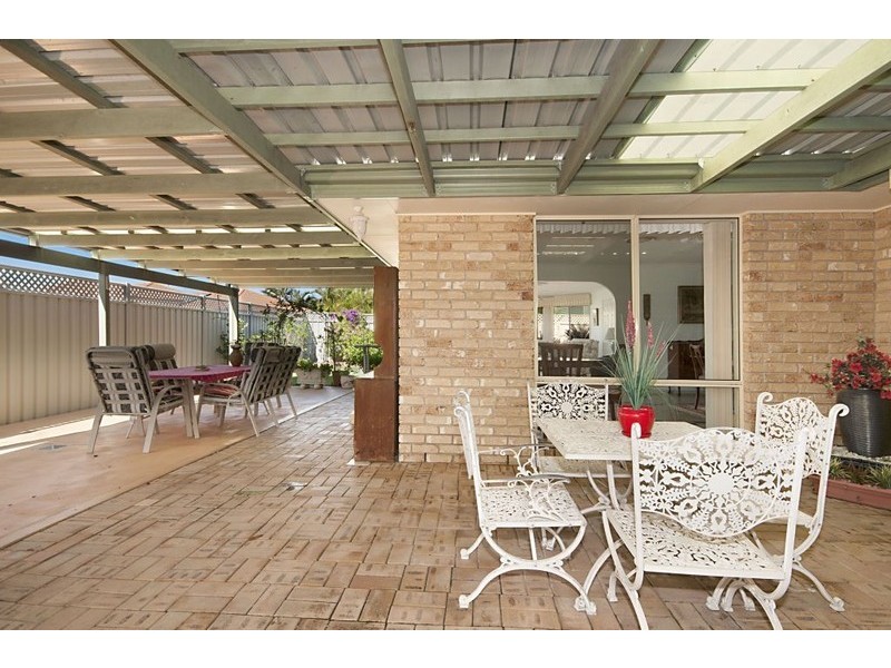4 Edgewater Close, Yamba NSW 2464