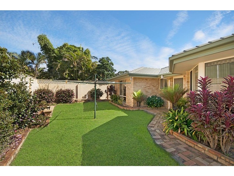 4 Edgewater Close, Yamba NSW 2464