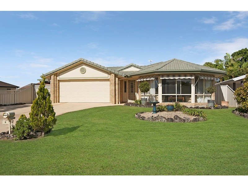 4 Edgewater Close, Yamba NSW 2464