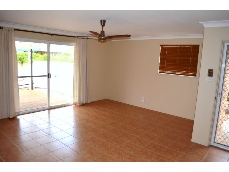 2/13 Roseland Avenue, Yamba NSW 2464