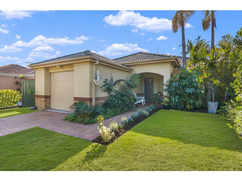 24 Beachside Way, Yamba NSW 2464