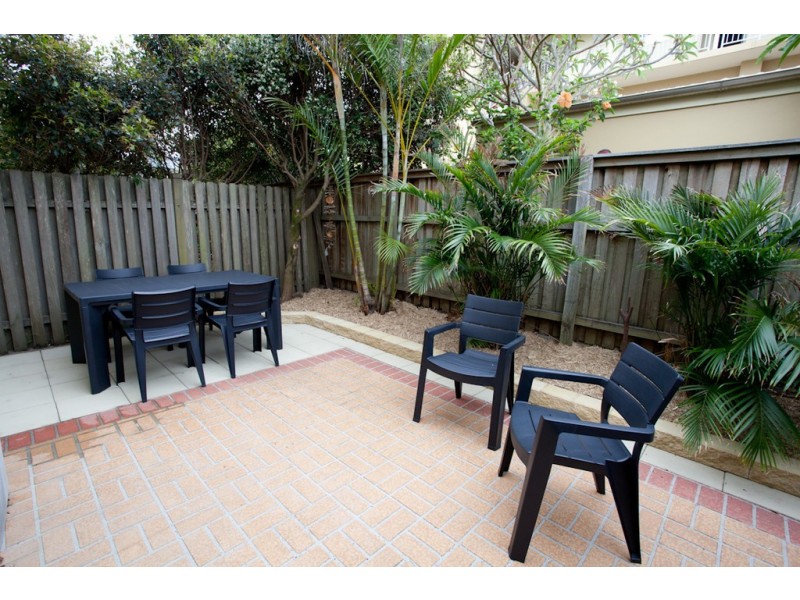 2/8 Beachside Way, Yamba NSW 2464