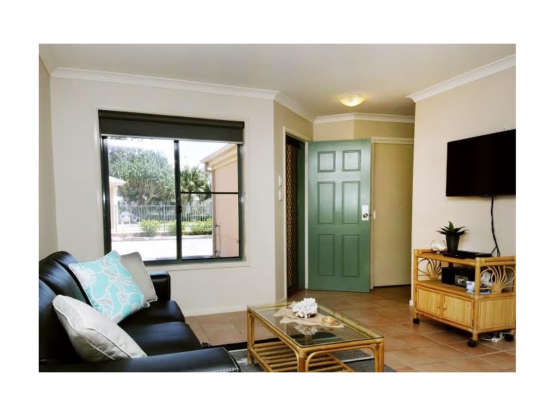 2/8 Beachside Way, Yamba NSW 2464