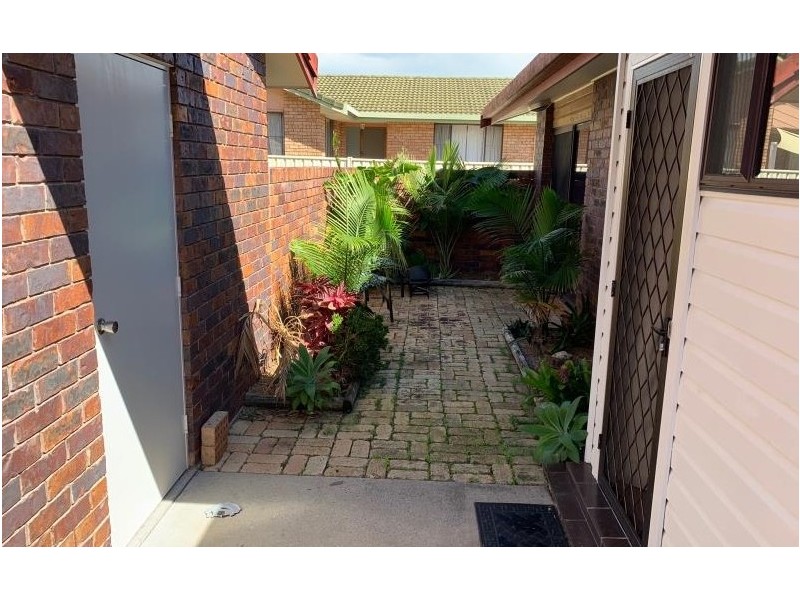 1/12 Cook Street, Yamba NSW 2464