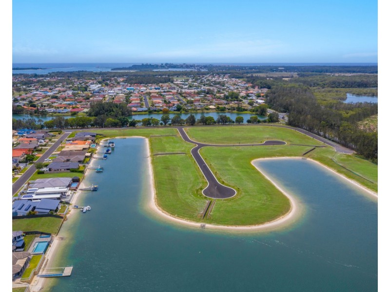 1 and 2 -29 Witonga Drive, Yamba NSW 2464