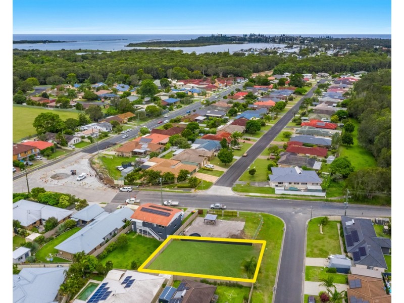 4 Harold Tory Drive, Yamba NSW 2464