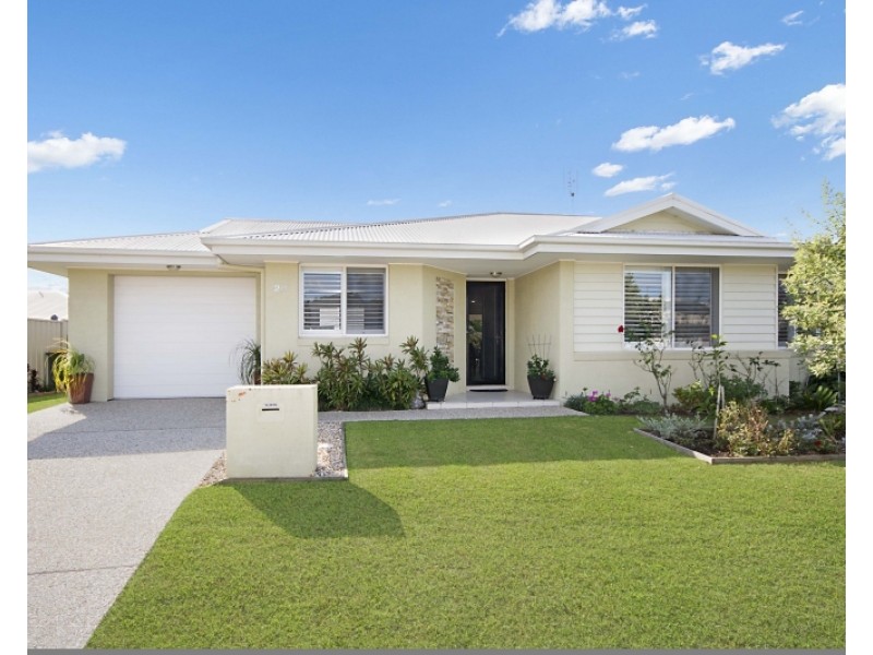 2/1 Flinders Place, Yamba NSW 2464