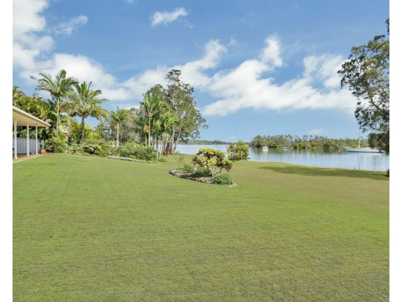 22 Palm Terrace, Yamba NSW 2464
