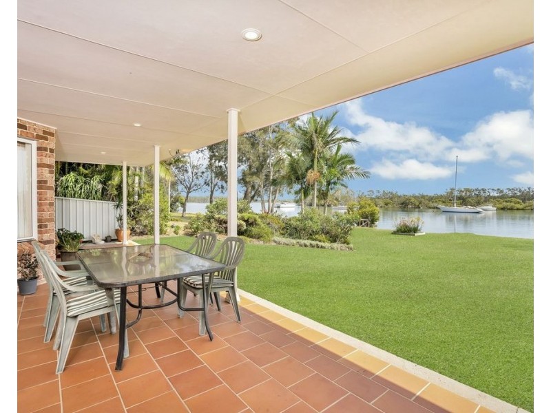 22 Palm Terrace, Yamba NSW 2464