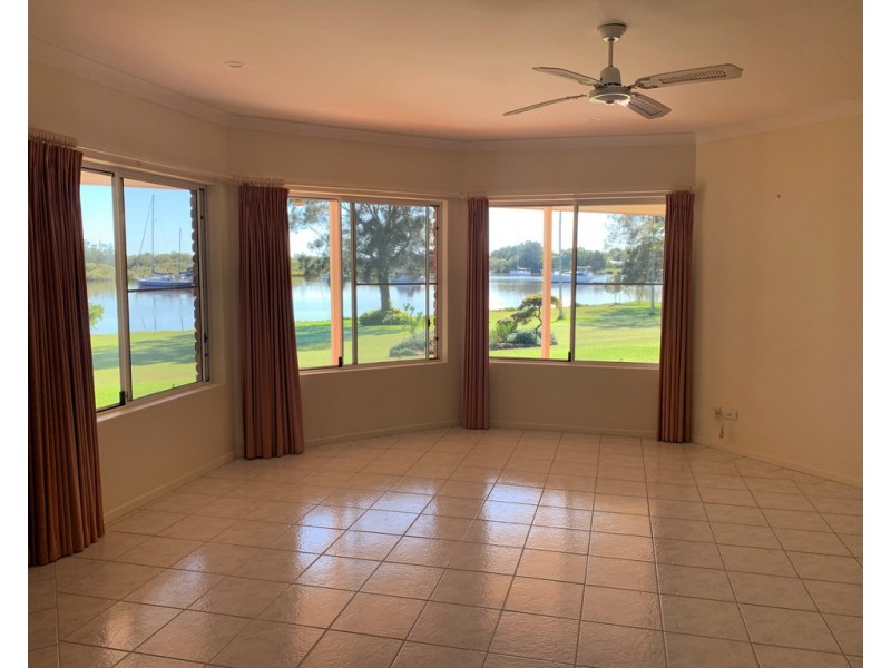 22 Palm Terrace, Yamba NSW 2464