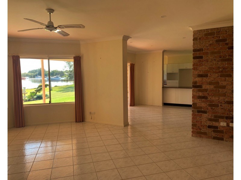 22 Palm Terrace, Yamba NSW 2464