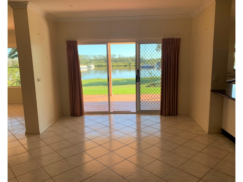 22 Palm Terrace, Yamba NSW 2464
