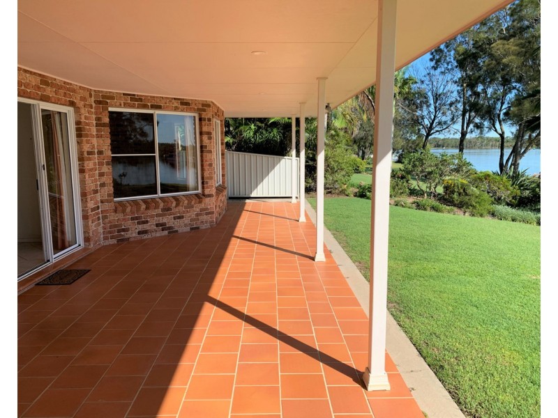 22 Palm Terrace, Yamba NSW 2464