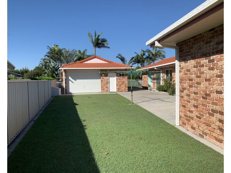 22 Palm Terrace, Yamba NSW 2464