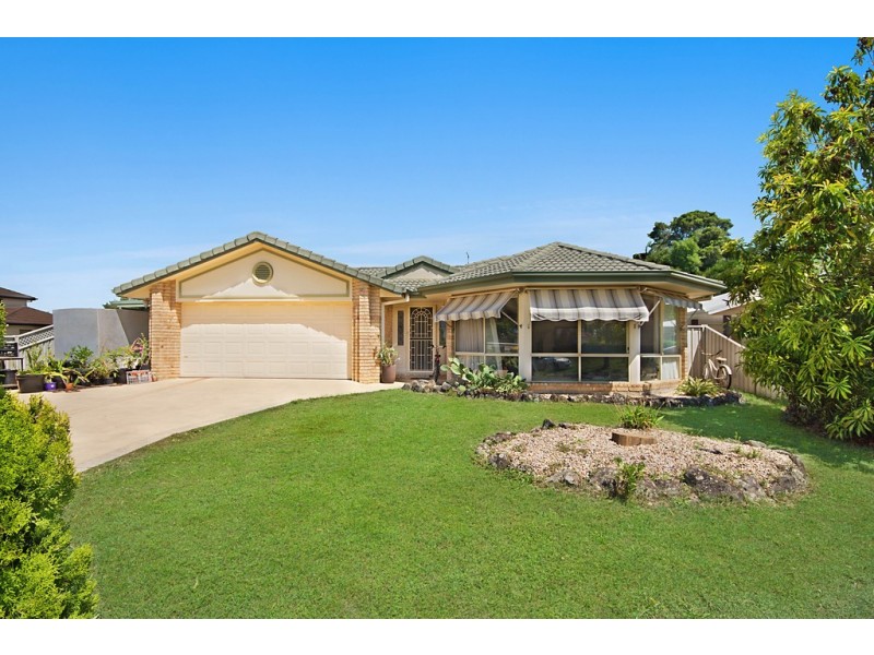 4 Edgewater Close, Yamba NSW 2464