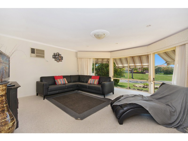 4 Edgewater Close, Yamba NSW 2464
