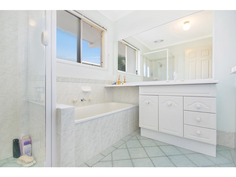 4 Edgewater Close, Yamba NSW 2464