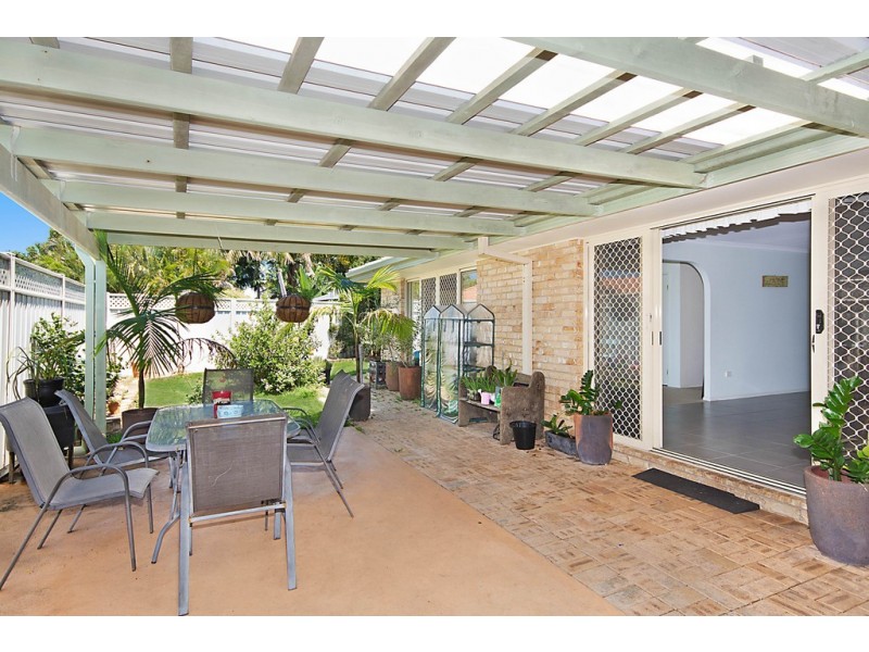 4 Edgewater Close, Yamba NSW 2464