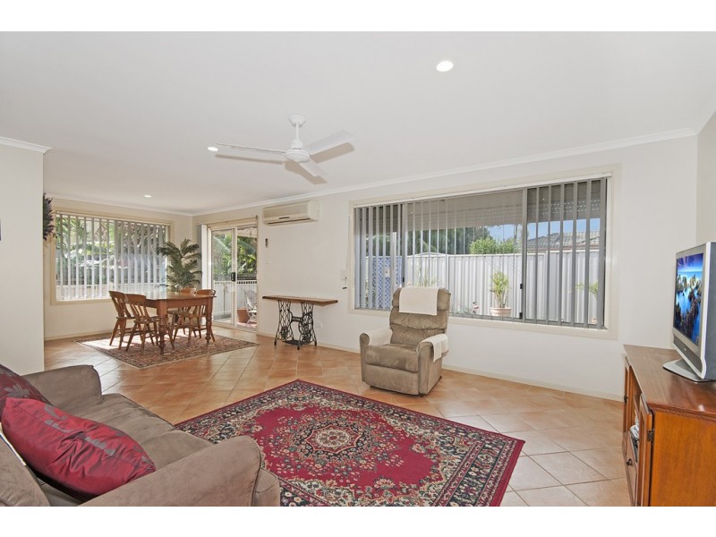 2/32 Harold Tory Drive, Yamba NSW 2464