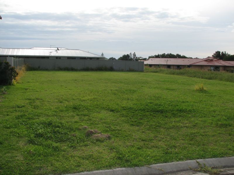 2 William Avenue, Yamba NSW 2464