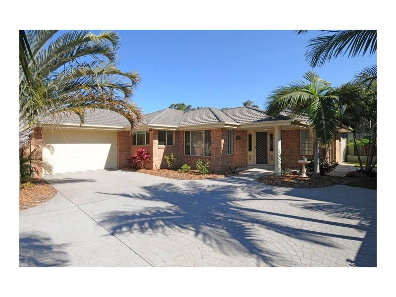 2/5 Edgewater Close, Yamba NSW 2464