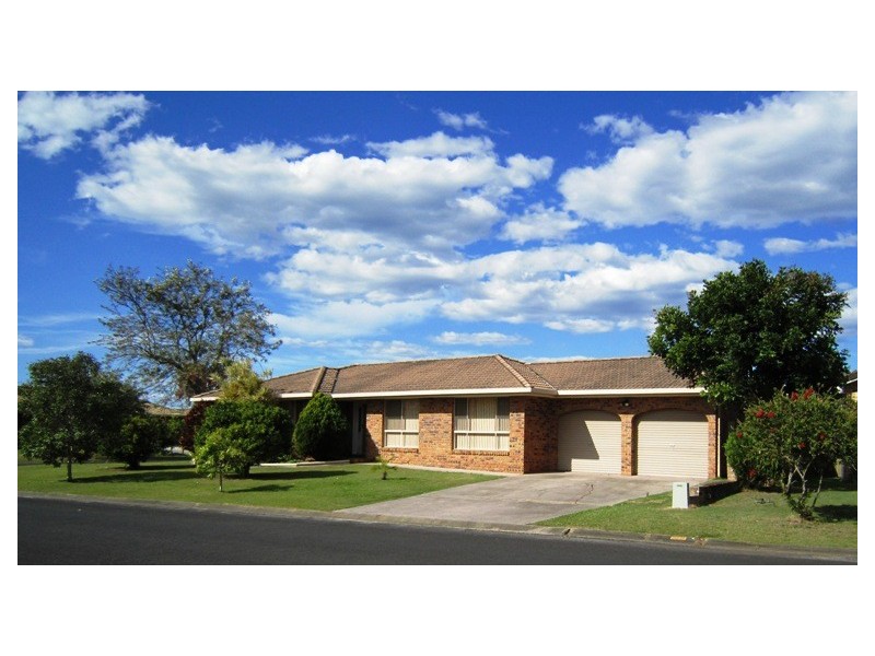 2 Casuarina Close, Yamba NSW 2464