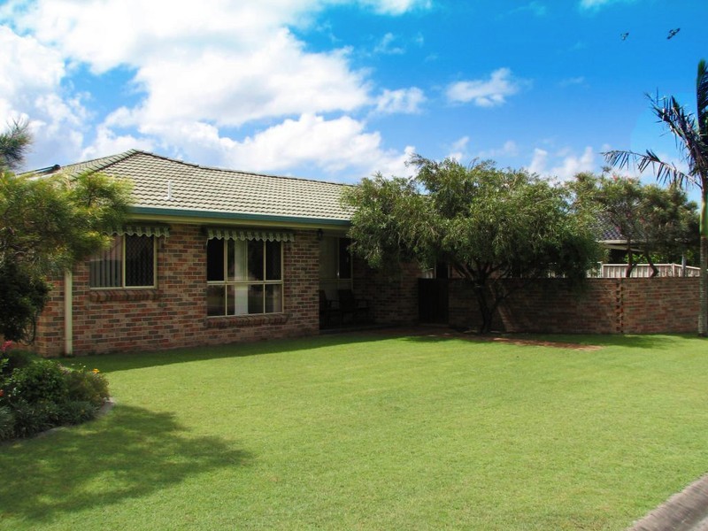 2/2a Kookaburra Court, Yamba NSW 2464