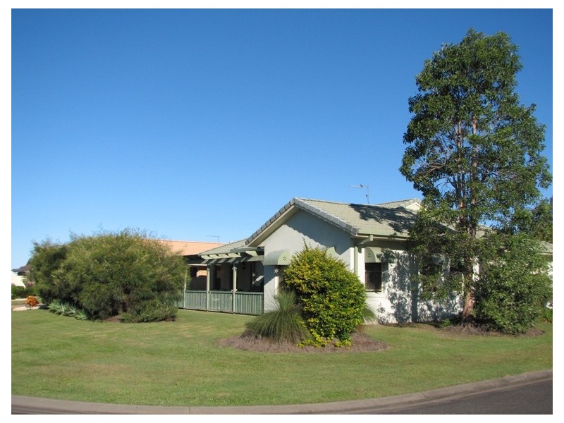 27 Harold Tory Drive, Yamba NSW 2464